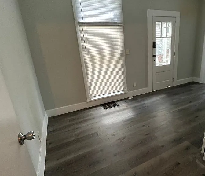 212 Tinkler St — Photo 3