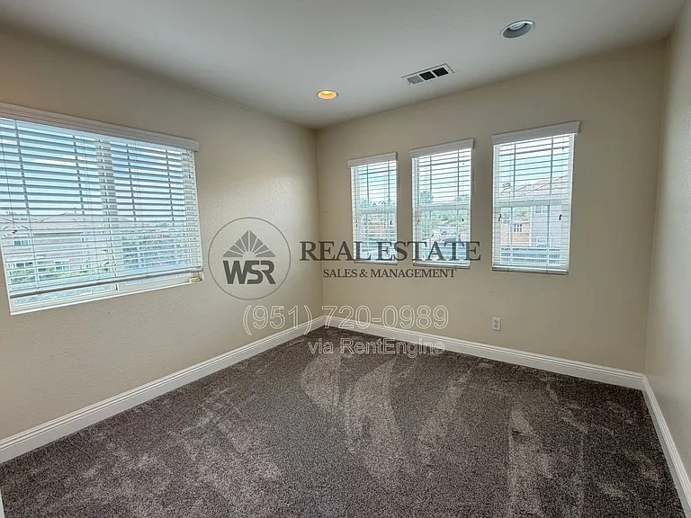 5798 Mapleview Dr — Photo 14