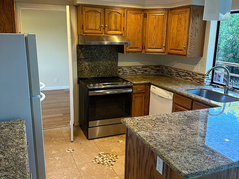 16962 Columbia Dr — Photo 11
