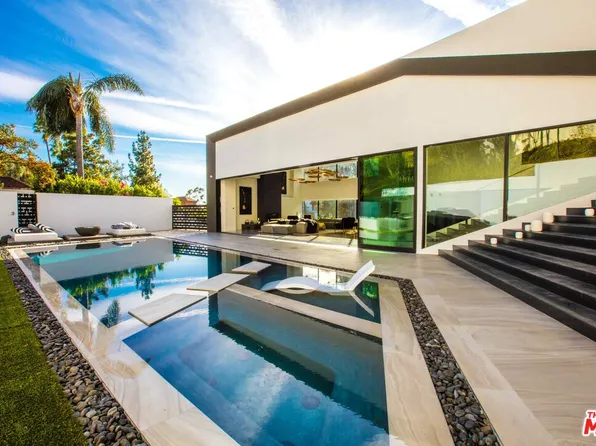 2210 Bowmont Dr, Beverly Hills, CA 90210