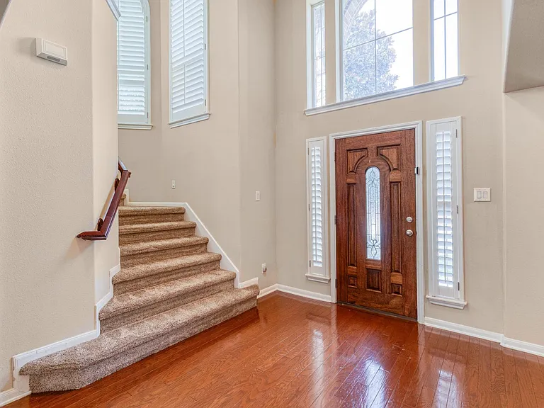8707 Roswell Rdg — Photo 14