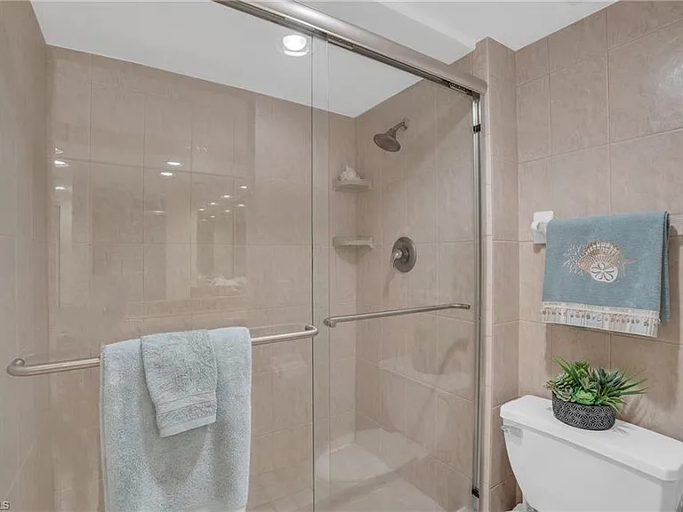 25900 Hickory Blvd #803 — Photo 35