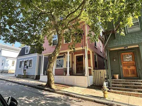 27 Young St #1, Newport, RI 02840