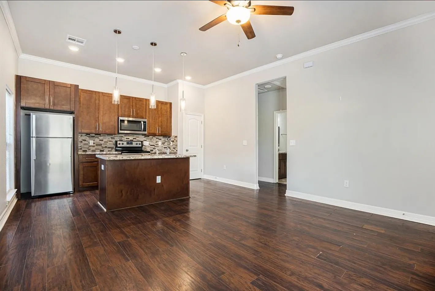 2 bed, 960 sqft, $1,500 — Photo 2