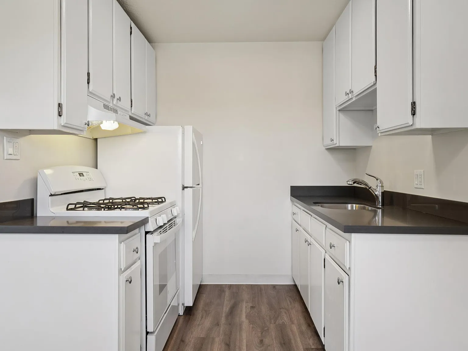 1 bed, 750 sqft, $2,400 — Photo 3