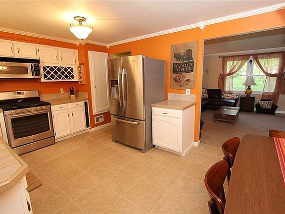 3rd image of 2393 Cornwall Dr