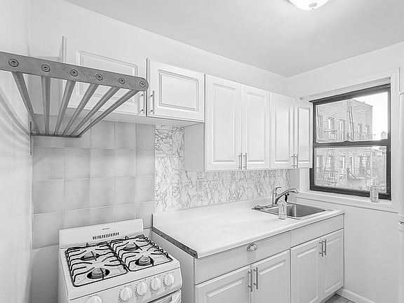 3rd image of 729 9th Ave