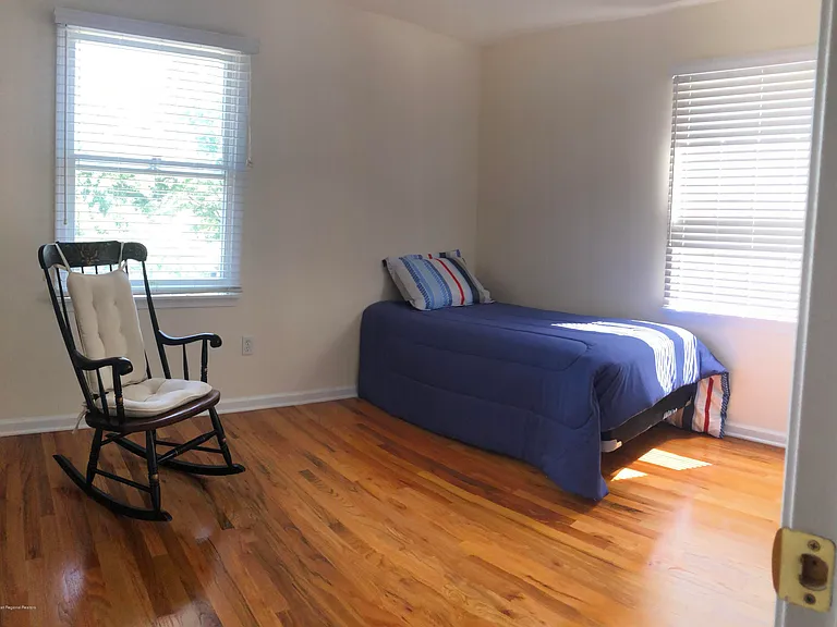 508 Lake Ter — Photo 10