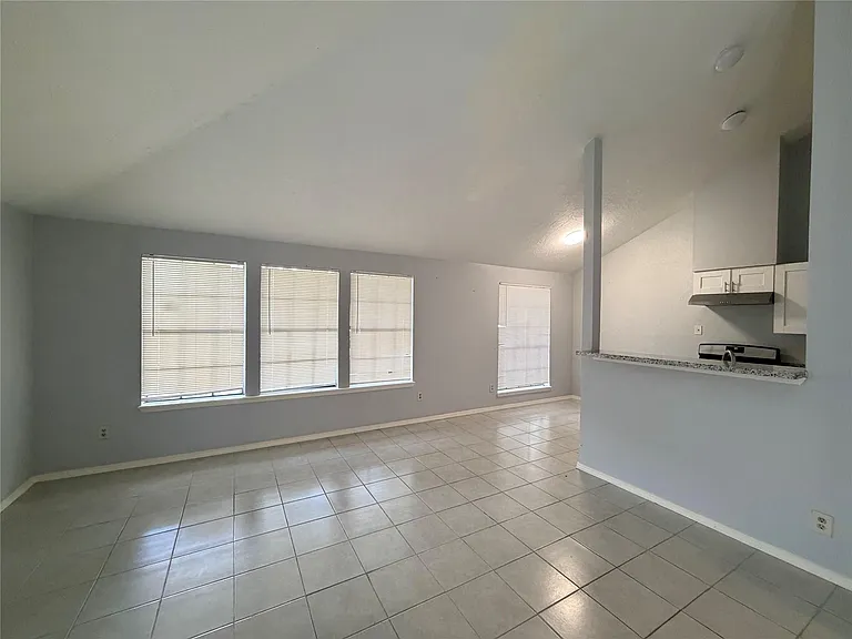 5102 Beaverhill Dr — Photo 3