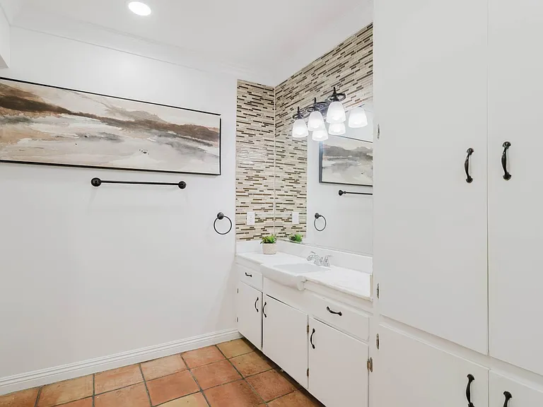 9031 Phyllis Ave #2 — Photo 13