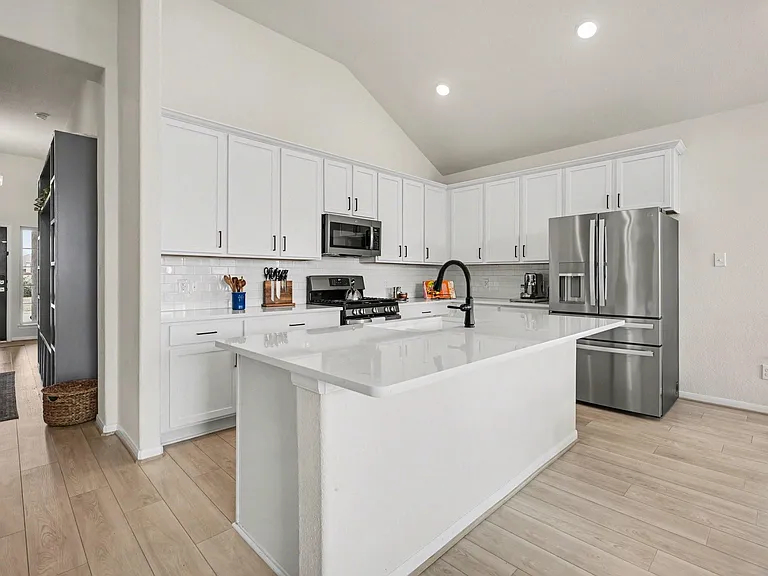 2214 Lierna Dr — Photo 6