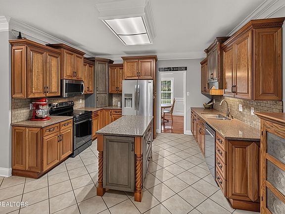 4th image of 8016 Walker Rd