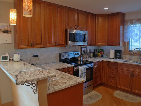 3rd image of 10736 S Christa Ct