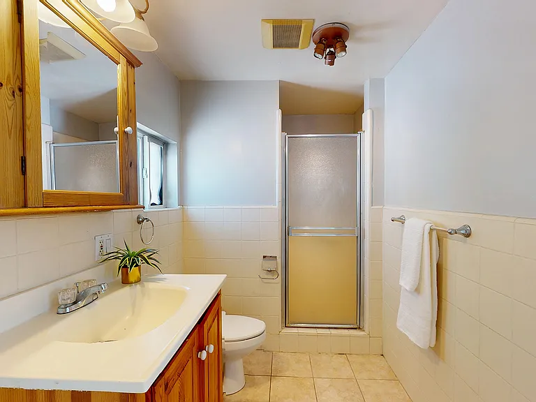 7827 Rhodes Ave — Photo 5