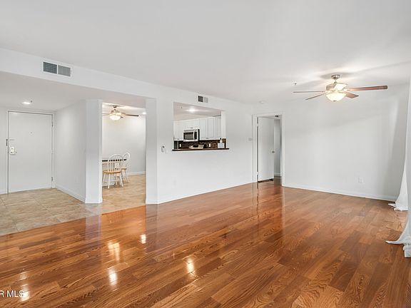 4th image of 17735 Kinzie St Unit 112