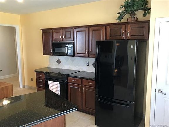 5th image of 2616 Robyns Glen Dr