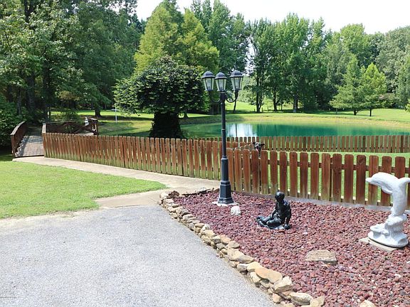 4th image of 2095 Sharon Dr