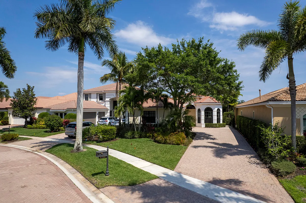 Building Photo - 6700 Fox Hollow Dr
