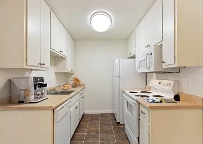 Almondwood Apartments — Photo 5