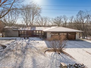 10 Acorn Dr, Hawthorn Woods, IL 60047