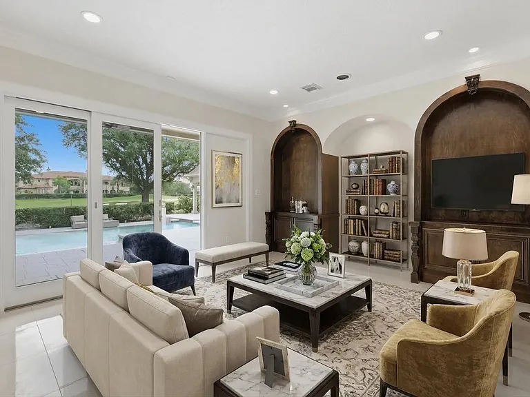 3315 Riviera Dr — Photo 11