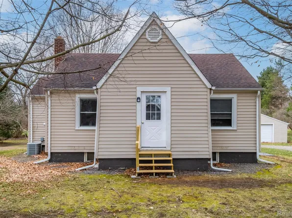 8219 N Genesee Rd, Mount Morris, MI 48458