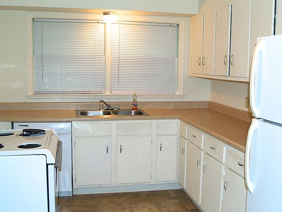 4th image of 2383 Avery Ave