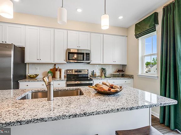 4th image of 409 Silver Birch Dr Lot 236