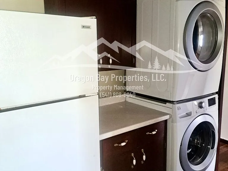 1025 Garfield Ave — Photo 8
