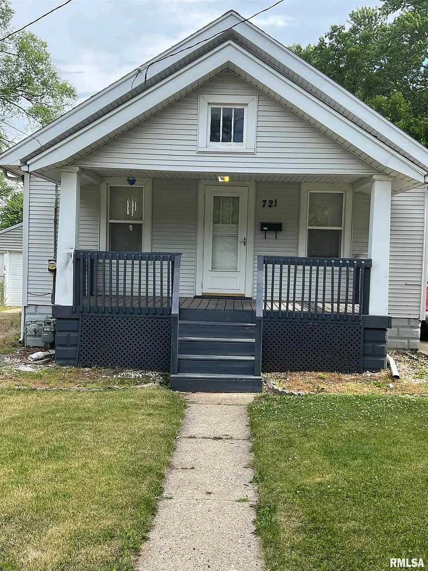 721 E Seneca Pl photo 1