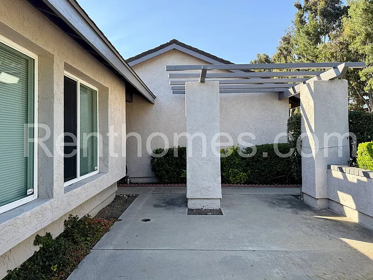 1160 Via Camellia — Photo 2