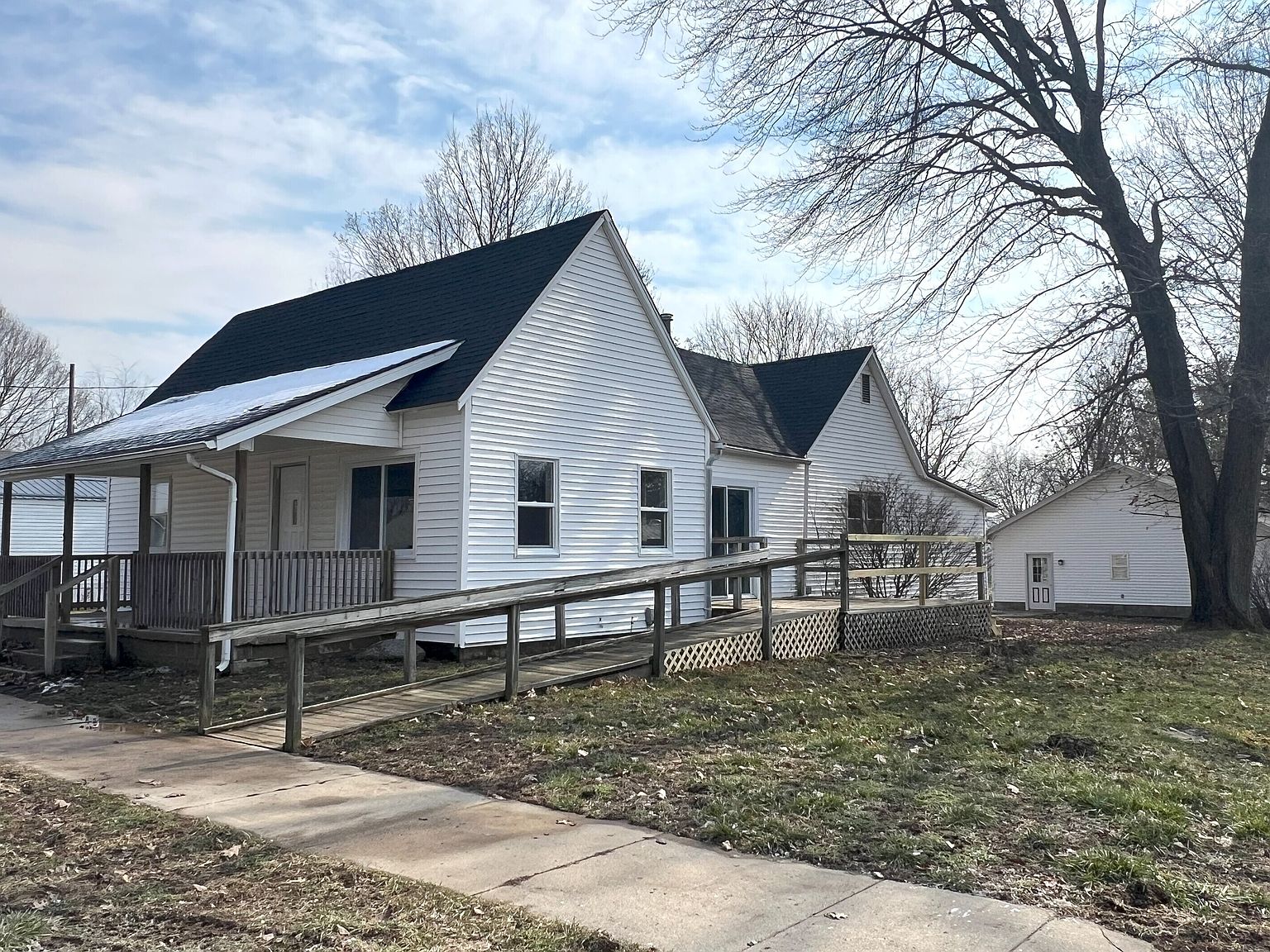 715 E Elm St, Ladoga, IN 47954 Zillow