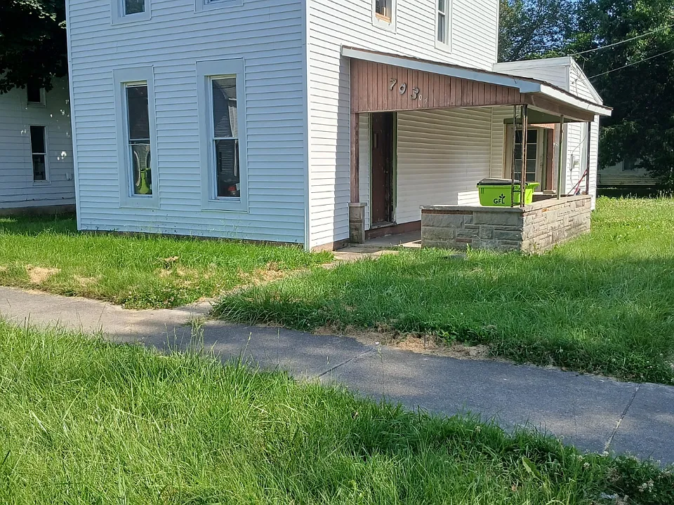 703 E Franklin St