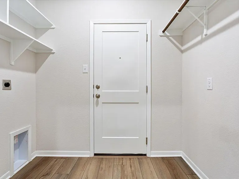 2720 Fox River Dr — Photo 20