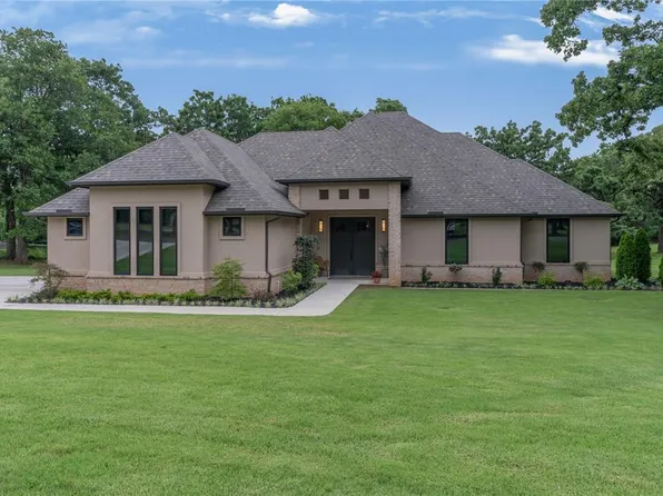 10124 NE 4th St, Midwest City, OK 73130