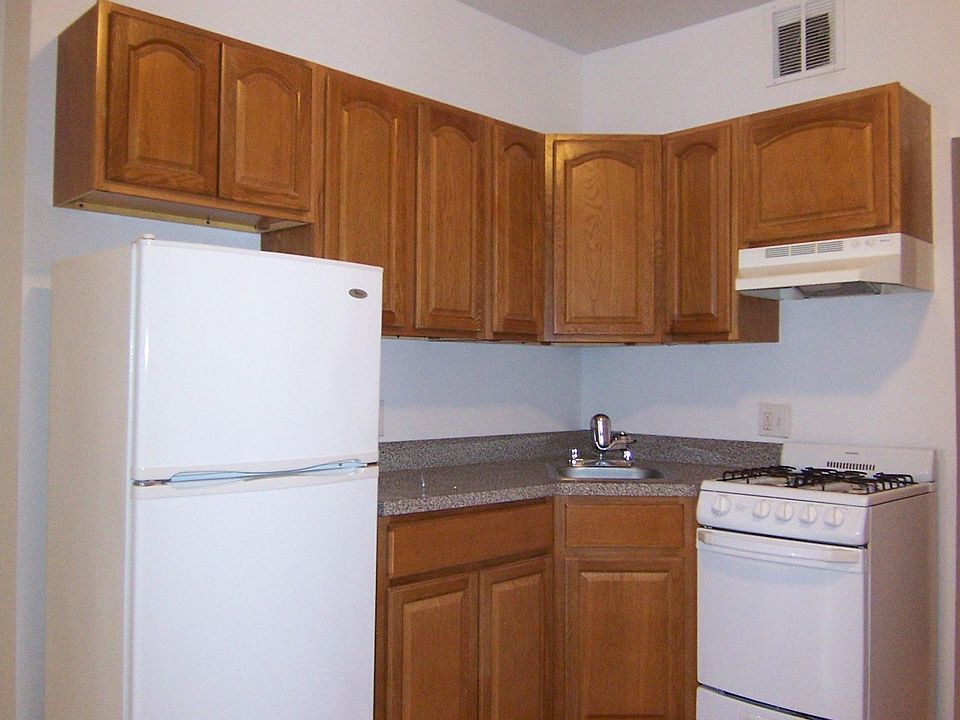2nd image of 445 W 49th St APT 2A