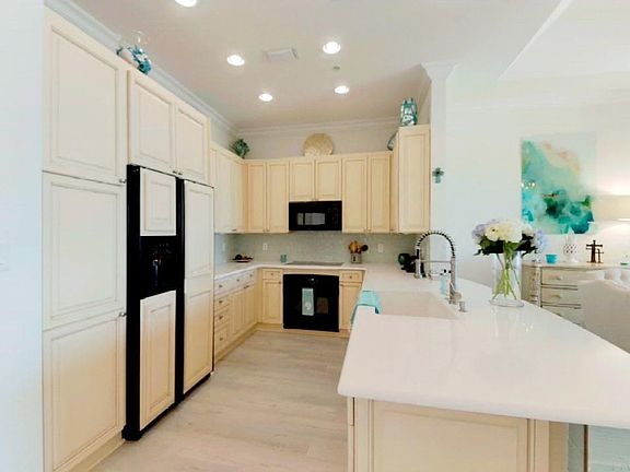 5th image of 4 Portofino Dr #Penthouse 3