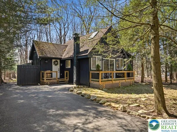 5306 Hummingbird Dr, Pocono Summit, PA 18346