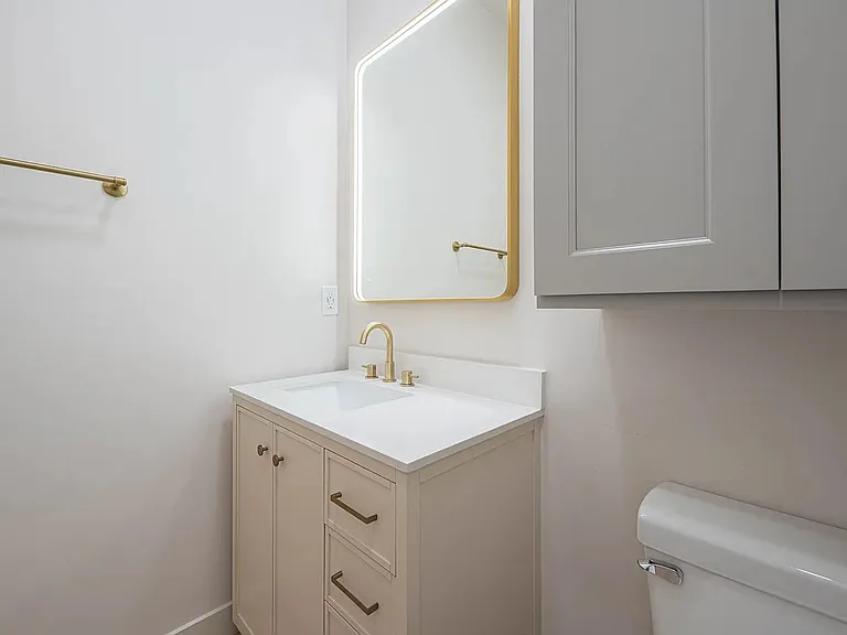 987 Harcourt Ave — Photo 16