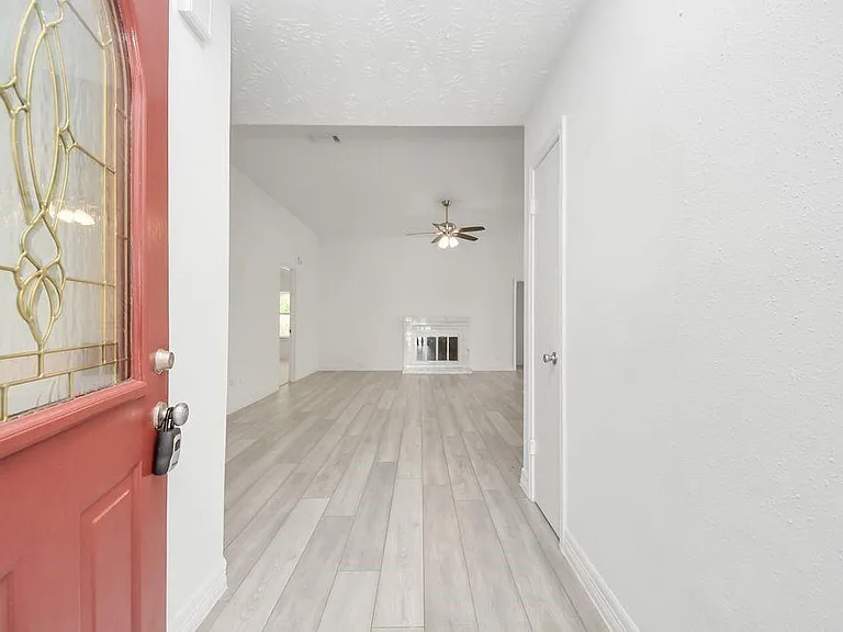 4922 E Laureldale Dr — Photo 5