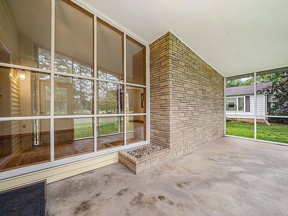 4th image of 1004 Werner Allen Rd