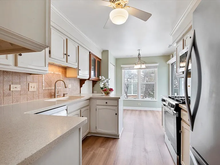 226 Coventry Cir — Photo 3