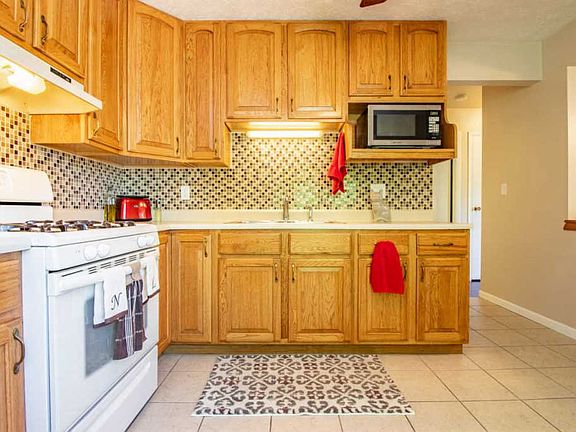 4th image of 6107 N Devonshire Dr