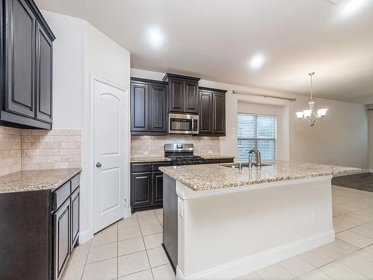 710 Teakwood Dr — Photo 5