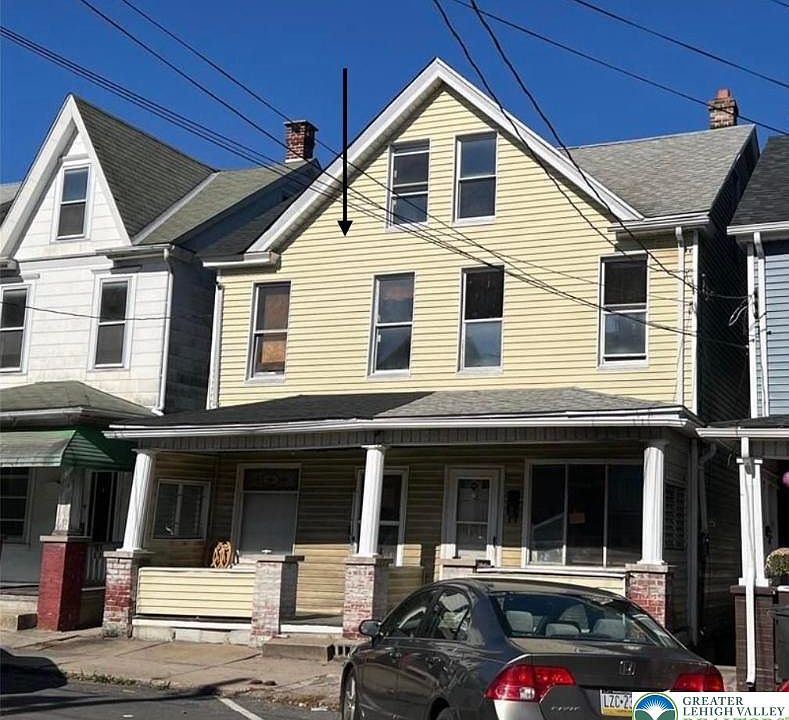 1st image of 215 E Ridge St