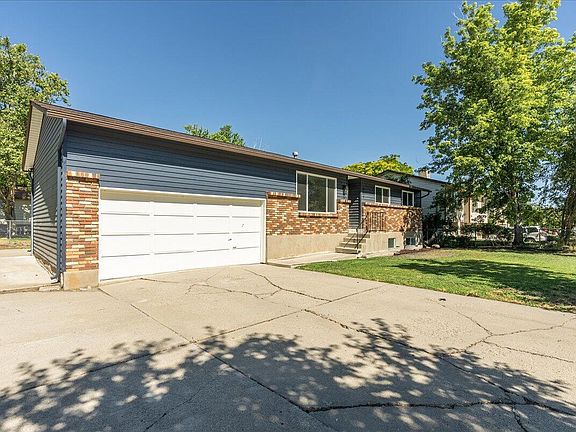 4th image of 817 N Dorothea Way
