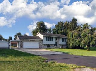 1392 Harrison St, Wood River, IL 62095