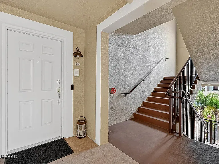 3 bed, 1953 sqft, $2,500 — Photo 3
