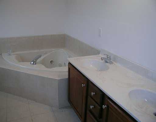 Master Bath w/ Double Vanity Sink