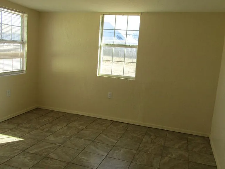 3412 NW Lincoln Ave — Photo 8